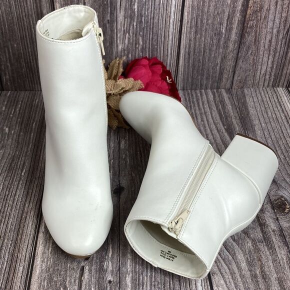 BAR III Gatlin White Block-Heel Booties 5M - Picture 3 of 15